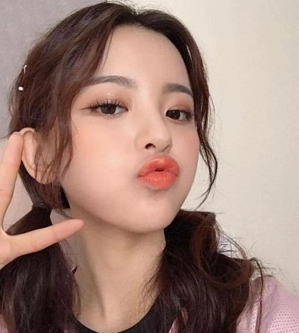 女明星嘟嘴:虞书欣做作,热巴可爱,看到赵丽颖:冯绍峰有福气