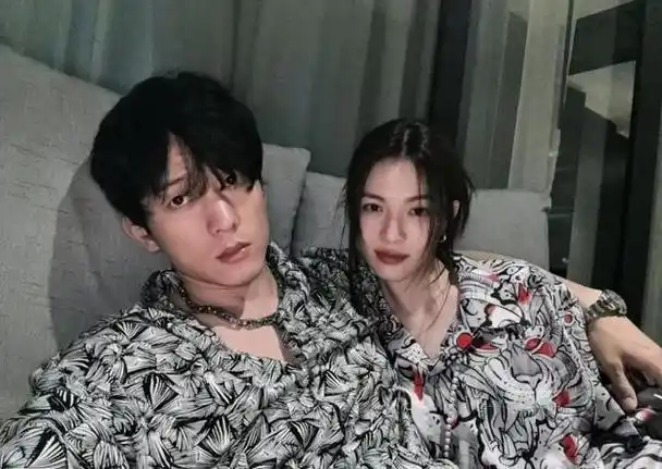 钟楚曦晒男友视角旅行照,穿比基尼秀身材,曲线完美零赘肉超养眼