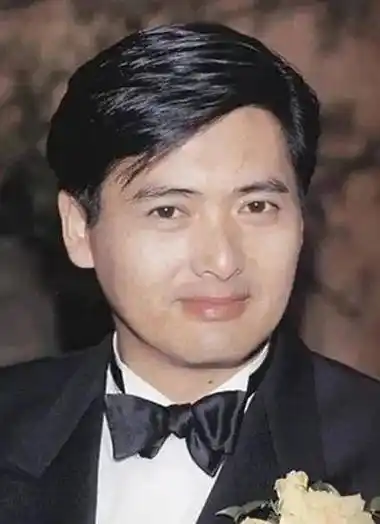 周润发,1955年出生香港,祖籍广东开平,他演的"小马哥"很经典_电影