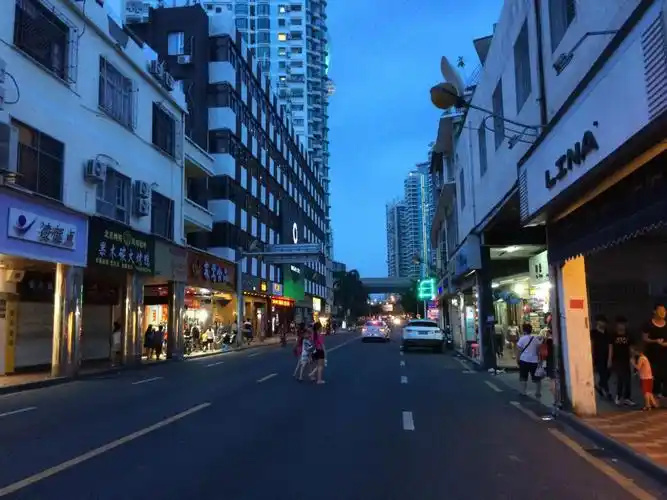 傍晚的中山路 中山路步行街