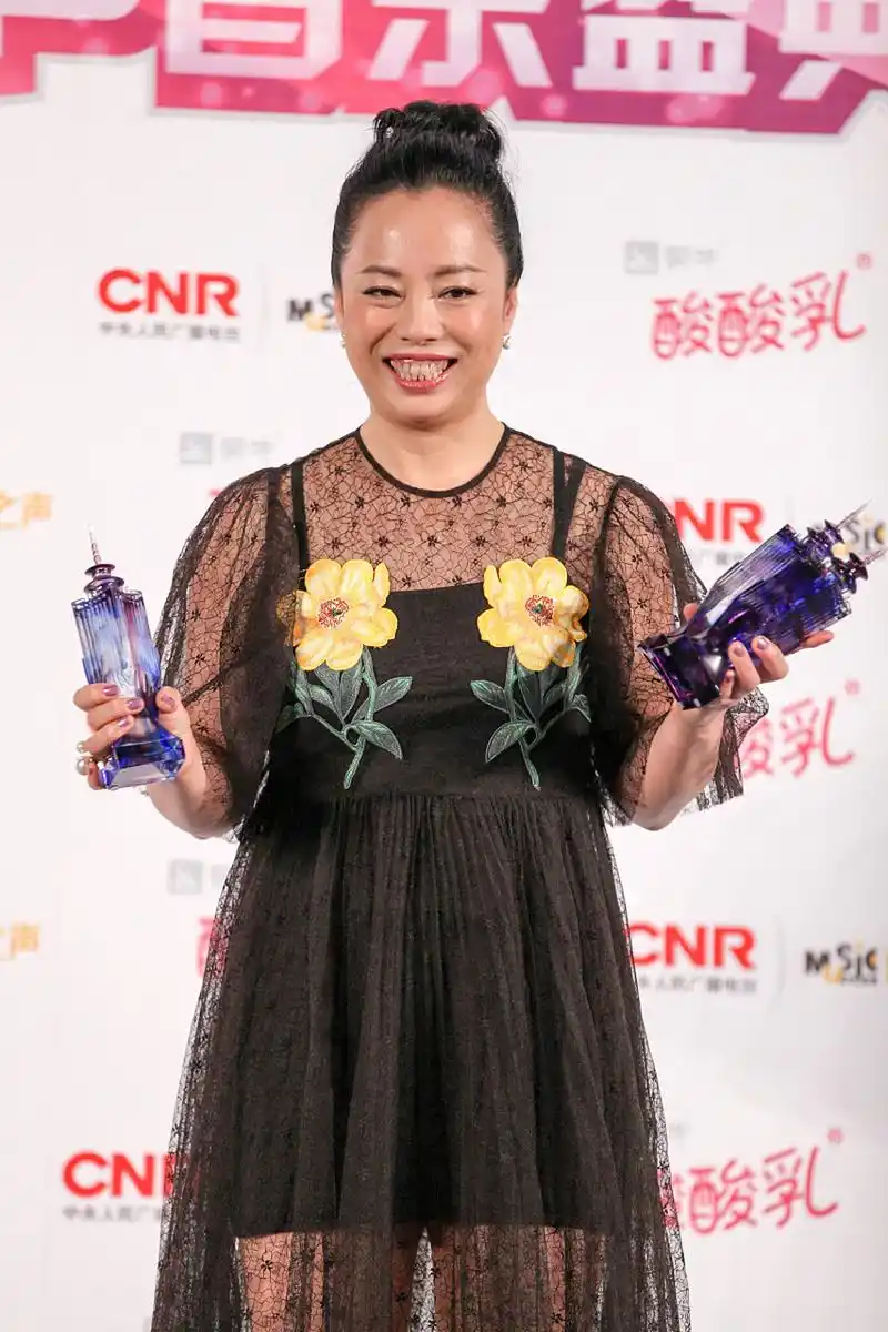 黄绮珊# 黄绮珊为唱歌跑调道歉,我以前也很喜欢黄妈的歌.