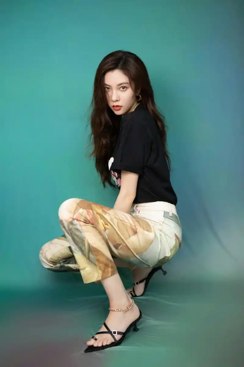 宋妍霏 高跟凉鞋美jio[爱你][爱你] 676767#分享秋日好天气