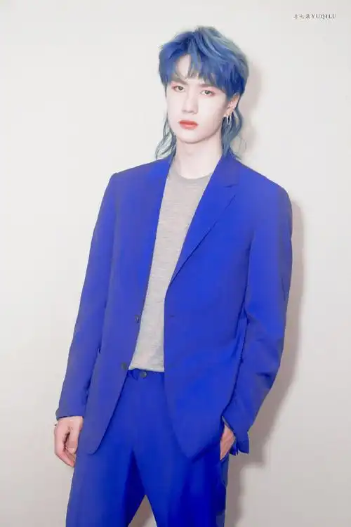 王一博这就是街舞3##这就是街舞#同颜色,不同材质的西装穿上时尚敢膊