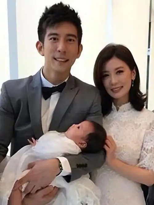 贾静雯和前夫孙志浩的离婚案件可谓是轰动全网,在几年前,贾静雯和她的