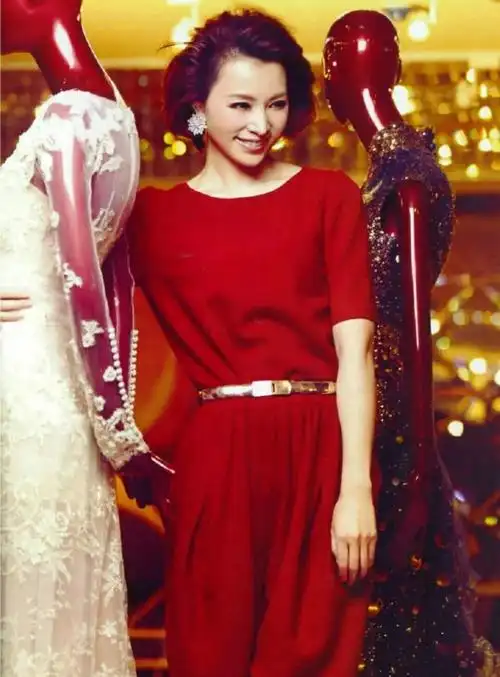 董卿长了一张国泰民安的脸没错今天就是要吹爆这位国民姐姐的彩虹屁