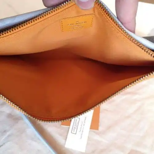 路易威登吴亦凡同款斜挎包