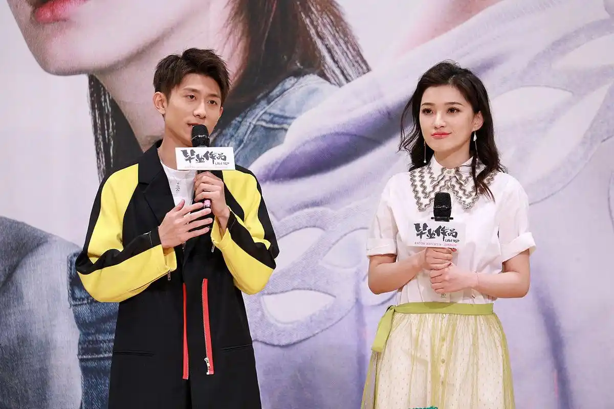 最近,关晓彤和范丞丞的吻戏引发热议,这场床咚吻戏也备受期待.