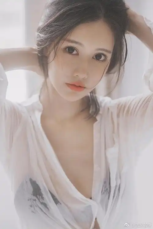 性感美女浴室湿身诱惑写真看着有一种让人心动的感觉