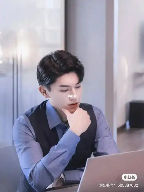 身材好挺拔,对大长腿毫无抵抗力,声音也好听#杨旭文  #我的秘密室友