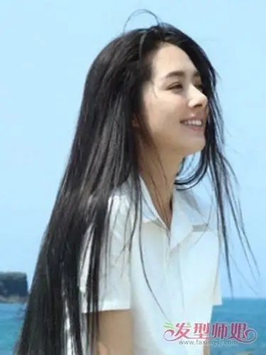 揭秘女星飘逸直发是如何打理而成 频频出现的披散长直发造型设计