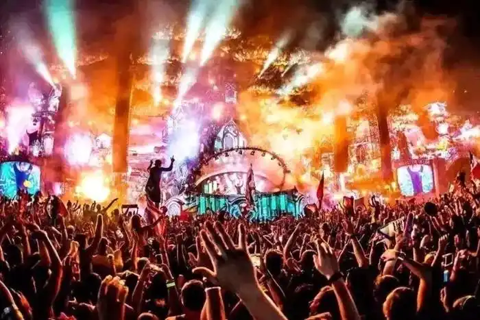 无乐不欢嗨翻全场,四驱越野房车音乐节让我们大开眼界.