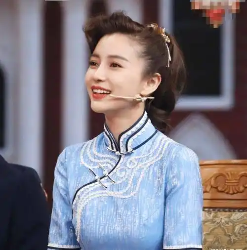 当杨颖穿旗袍遇上了关晓彤,两人同框对比太明显,大长腿令人羡慕_身材