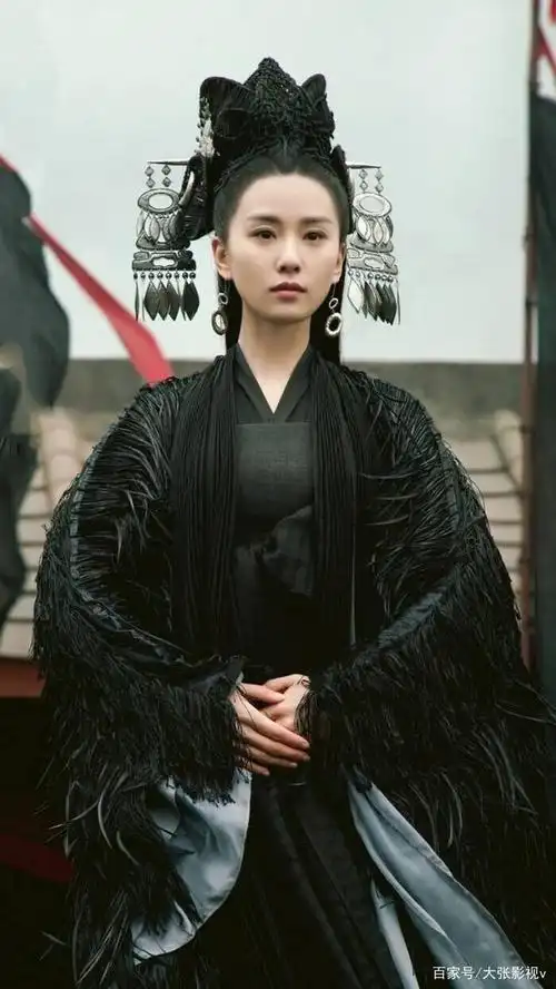 古装大剧《醉玲珑》凤卿尘(刘诗诗 饰)是巫族圣巫女图2