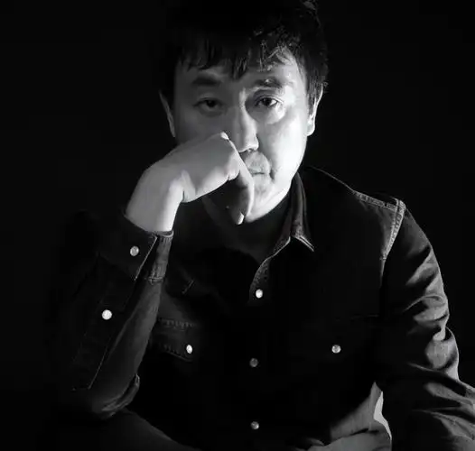 回顾何冰跑龙套到演员明星坦言能娶到李海洋像捡到宝