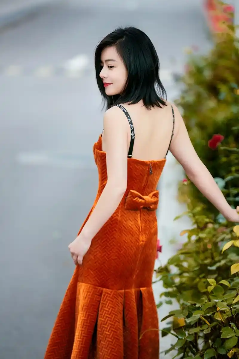 侧颜杀陈辰时尚清新尽显俏皮感