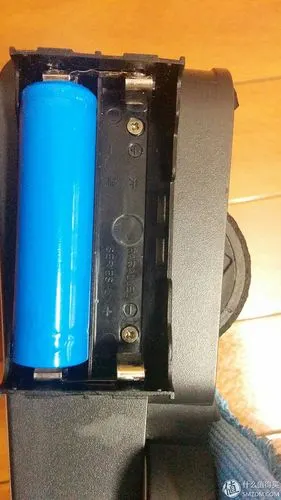 这张看的更清楚一点,电池盒的正负极,分别用镍带焊接上