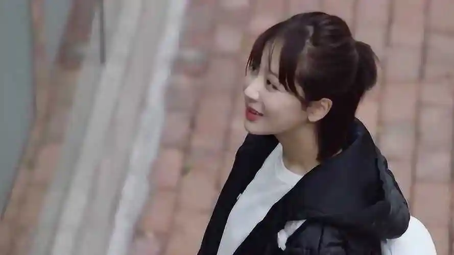 亲爱的热爱的佟年我是这栋楼未来的老板娘