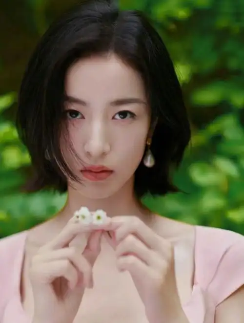 今年最流行的4款短发,太适合春天了!|发型|脸型|刘海|卷发|红唇|圆脸_