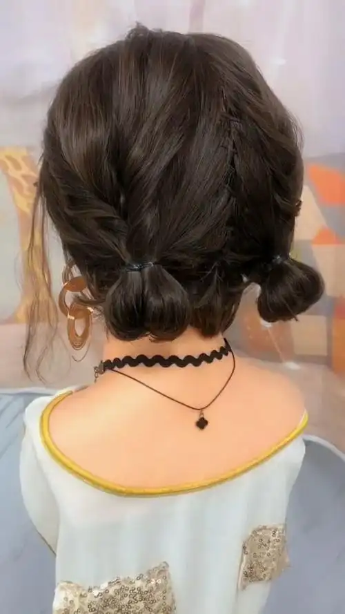 超级简单的双丸子头扎发,看上去年轻了好几岁!