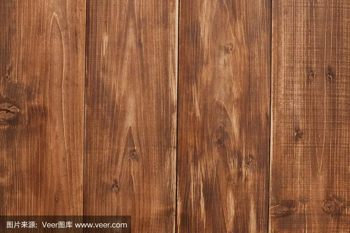 背景为木板,浅棕色