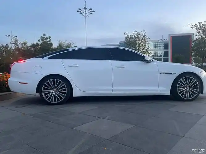 捷豹xj18款50周年纪念版19年一月份上牌形势公里数7