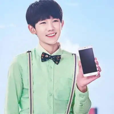 王源oppo手机广告图