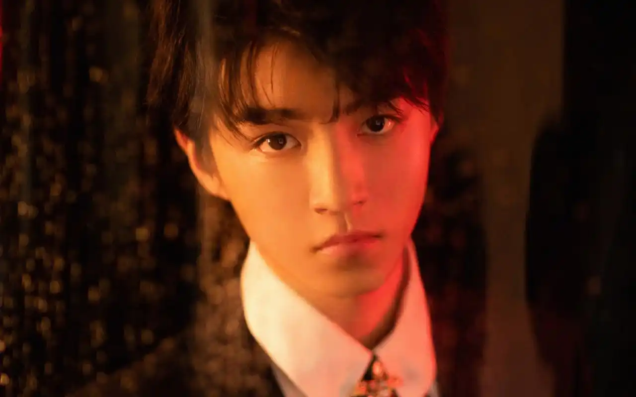 王俊凯帅气西装写真图片桌面壁纸