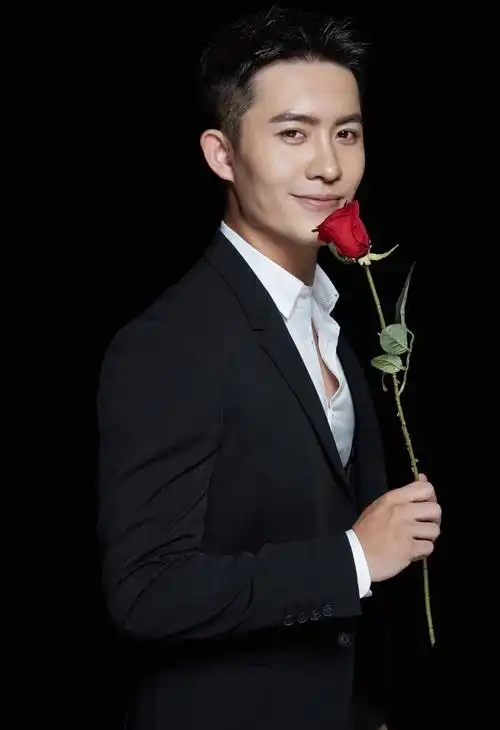 对方有空可以一起去旅游美食单身军人的真实照片军人的单身服装照片