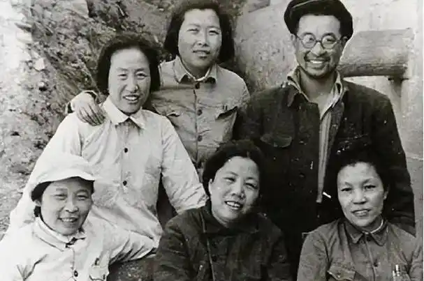 新中国第一位女将军李贞,历经三次婚姻,从童养媳到开国少将