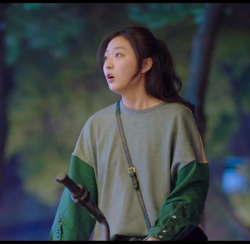 拾光里我们陆珈孙千同款时尚宽松圆领套头撞色拼接其它元器件