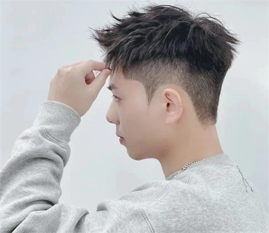 个性雅痞前刺发型 一眼就爱上的男生短发_男士短发 - 美发站
