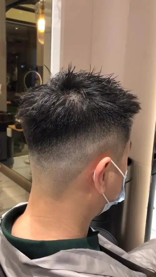 男士短发渐变凌乱碎发蓬巴杜