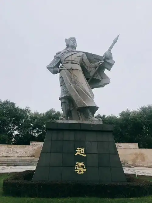 正定赵子龙石雕,英姿飒爽.图/jing