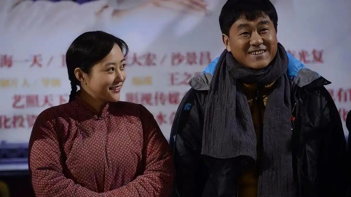 在娱乐圈这个名利场中,何冰与妻子李海洋的22年零绯闻婚姻显得尤为