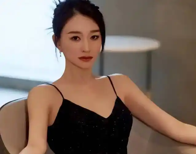 李小冉的感情经历一直是公众和媒体关注的焦点.