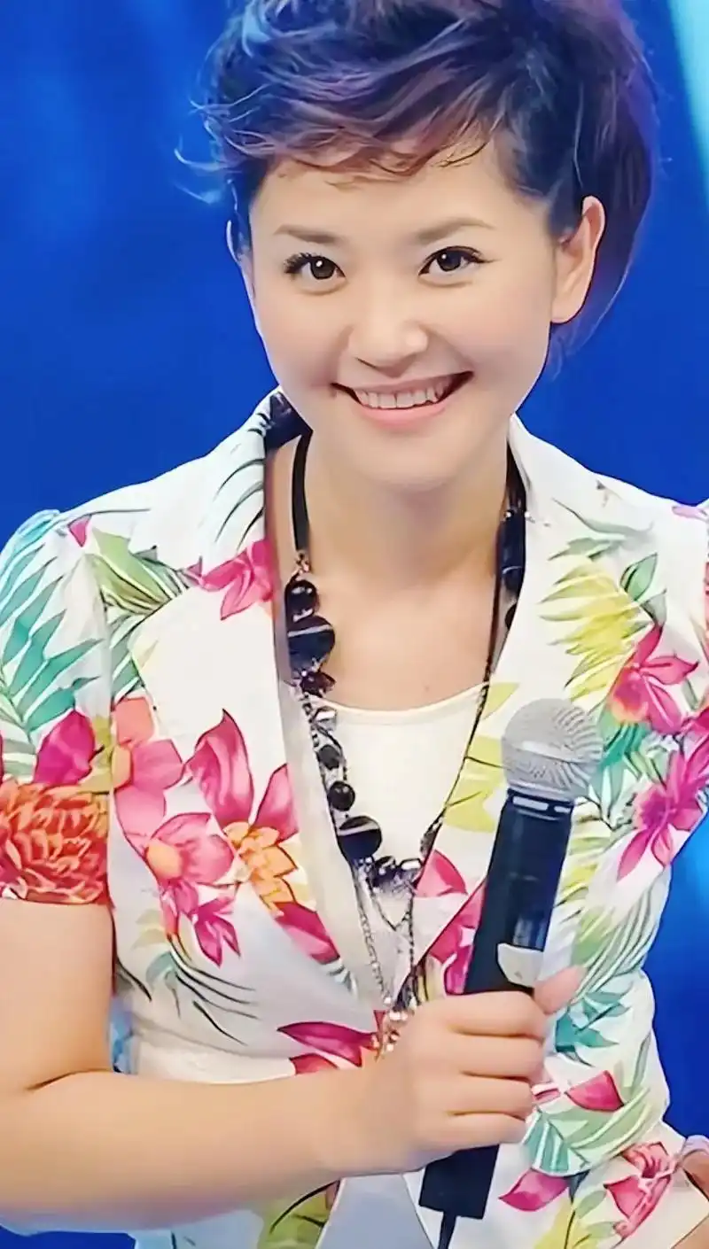 方琼,很喜欢的一位主持人!为你点赞!##歌曲赴边关,#歌_赴 - 抖音
