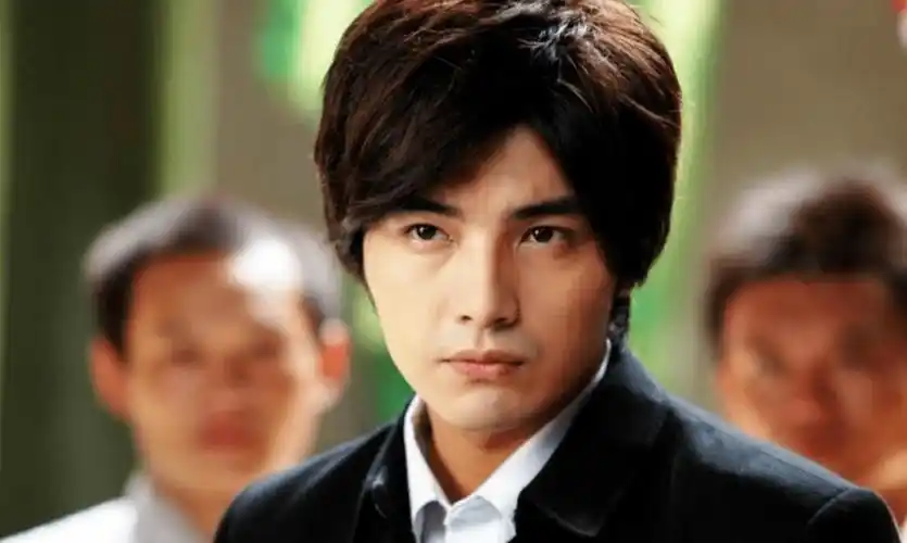 贺军翔当年主演的《恶魔在身边》《爱情呼叫转移》等,带来了一大波的