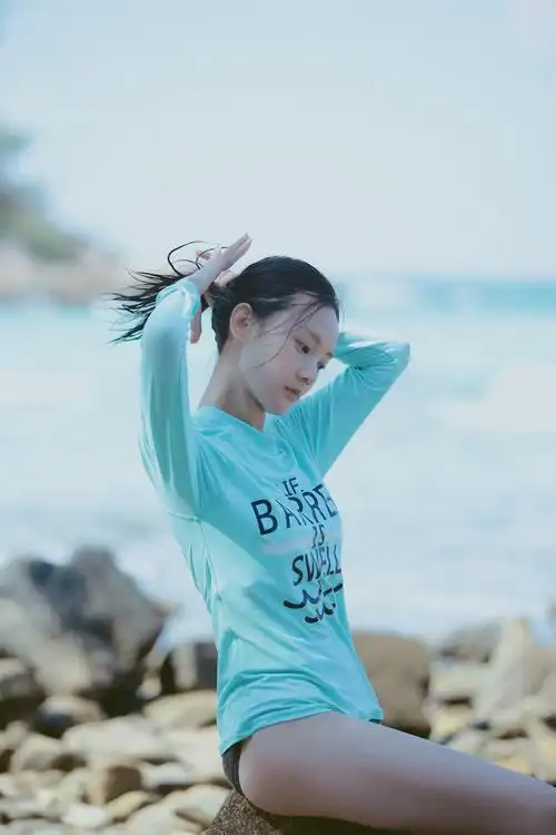 李一桐海岛度假照素颜少女感爆棚惹人大赞