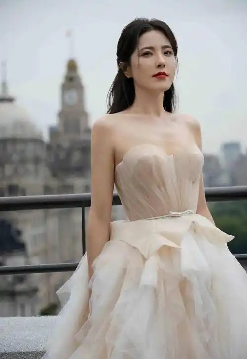 时尚时尚大美女曾黎—中戏二百年才出一个的美女_低调_的发展_演技