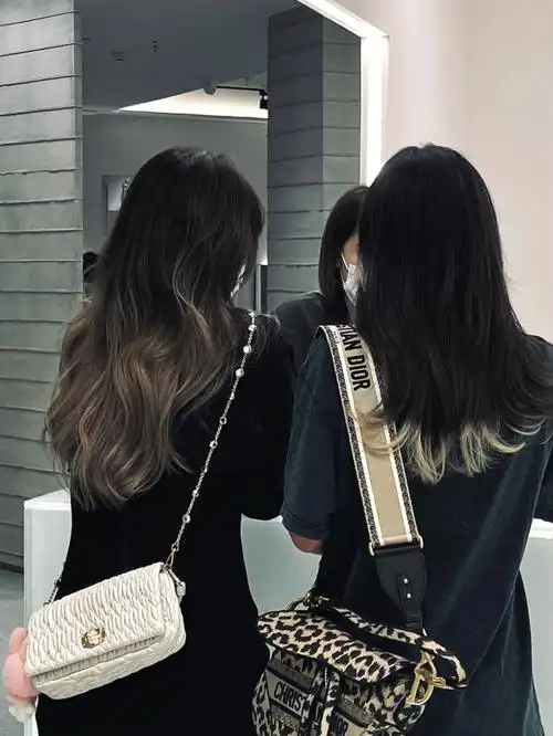 新长出来的黑色头发这样染渐变肯定错不了