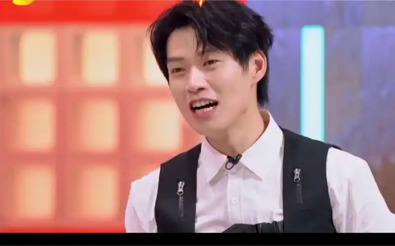 【魏大勋】星期六 cut 6 !与杨洋,王楚然玩扔被子游戏