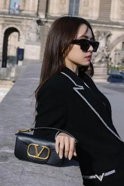 台湾天之骄女蔡依林巴黎街拍大赏这美腿秒杀内娱一大片女星哦