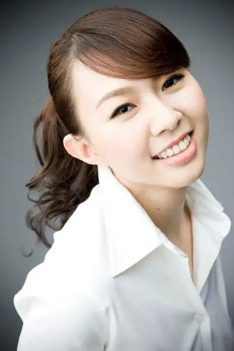 卓依婷(中国台湾女歌手,演员)_尚可名片