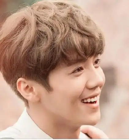 韩式蓬松定位烫发型帅气特别很有男神味的发型哦