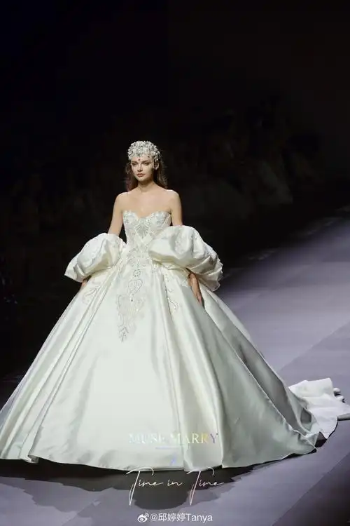 婚纱大秀##秀场直击##今天穿什么##时装秀##ootd##婚纱礼服