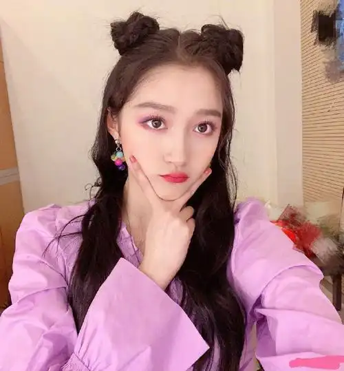 关晓彤16岁被谁买了大佬