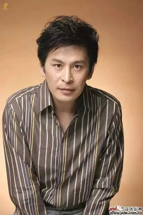 陆树铭,中国影视男演员.1956年8月15日出生于山东青岛,祖籍山东烟台.