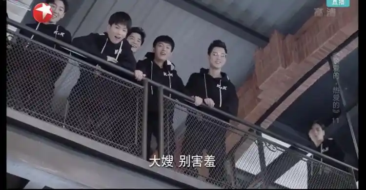 展开全部 "佟年滑滑梯"在《亲爱的热爱的》第11集.