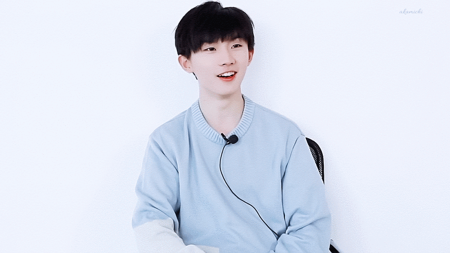 马嘉祺的天鹅颈