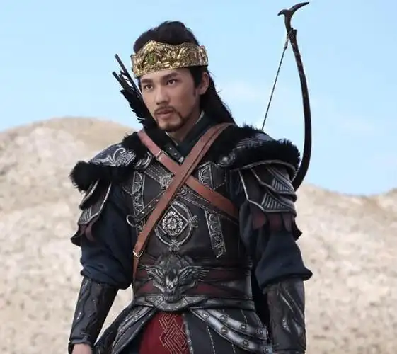 在《霍去病》中,白宇饰演了匈奴统治者伊稚斜的儿子,一脸的大胡子充满